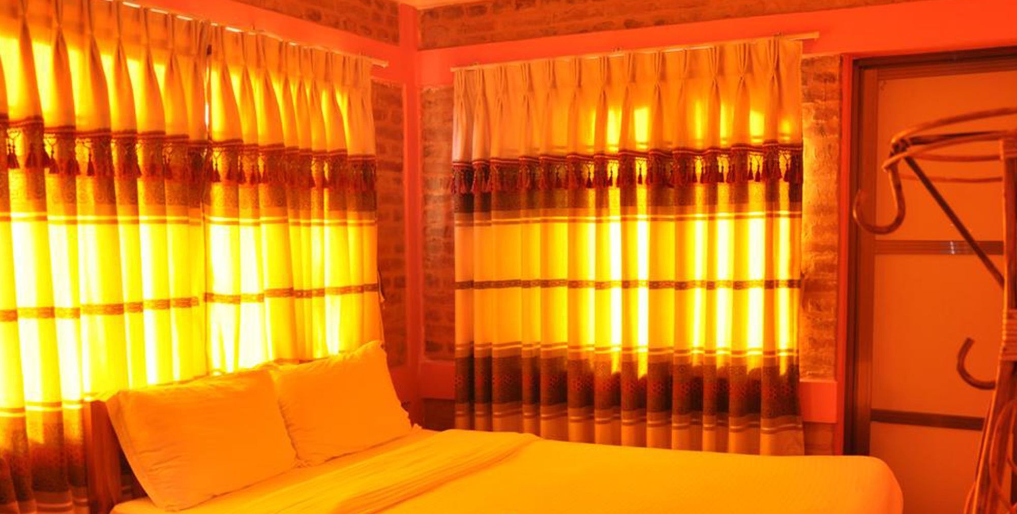 Hotel Everest Window View Нагаркот Екстериор снимка